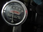 A Temporary mechanical pressure guage. The pressure is 40psi estimate about 800rpm